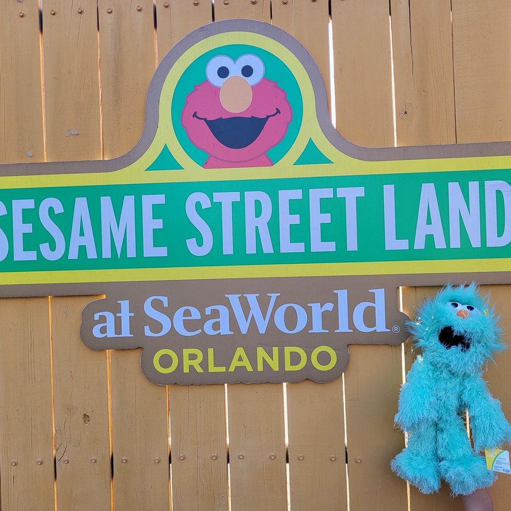 Rosita Sesame Street Plush - SeaWorld/Busch Gardens Exclusive, NEW